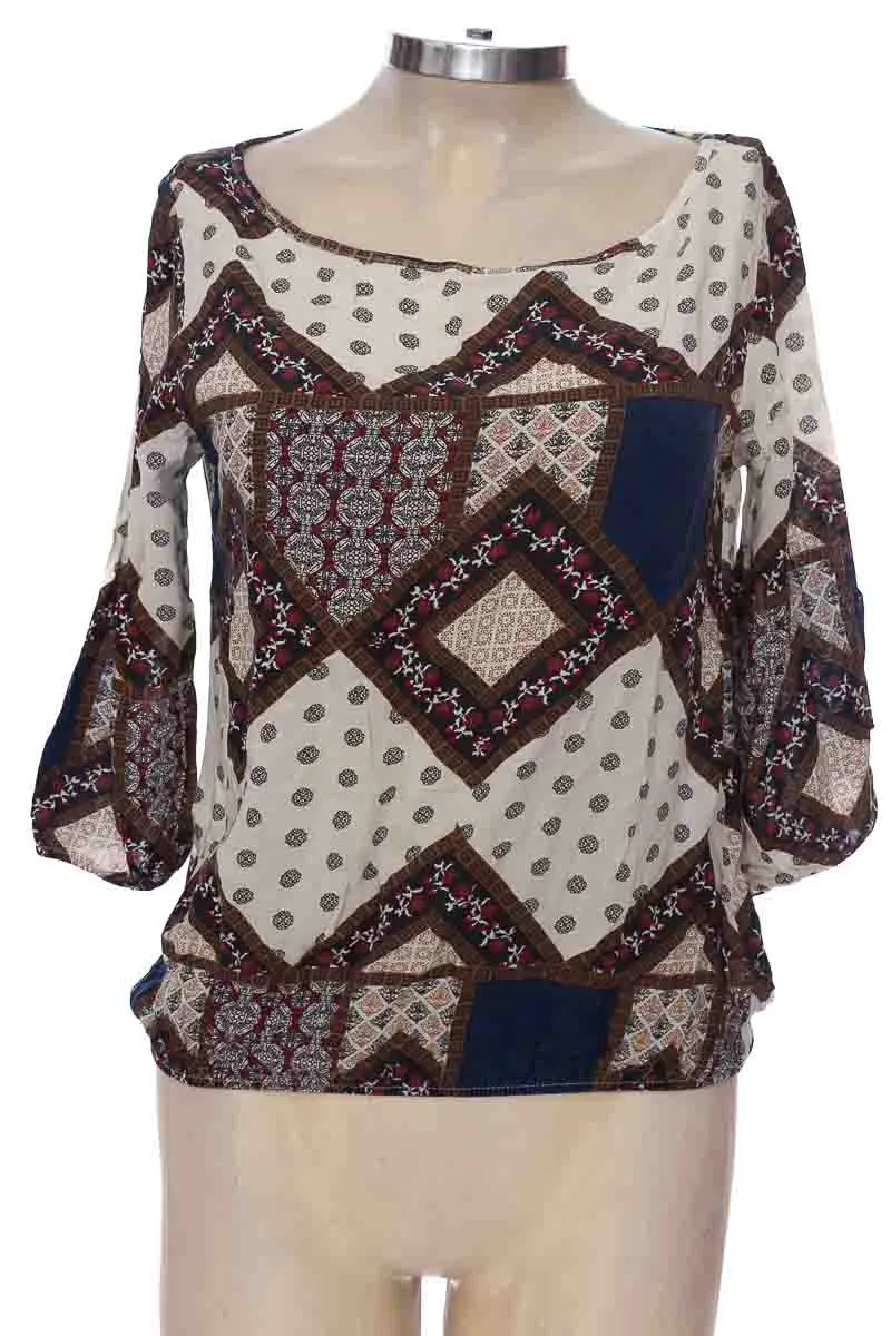 BLUSA COLOR ESTAMPADO  CLOSEANDO