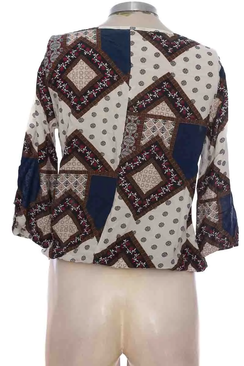 BLUSA COLOR ESTAMPADO  CLOSEANDO