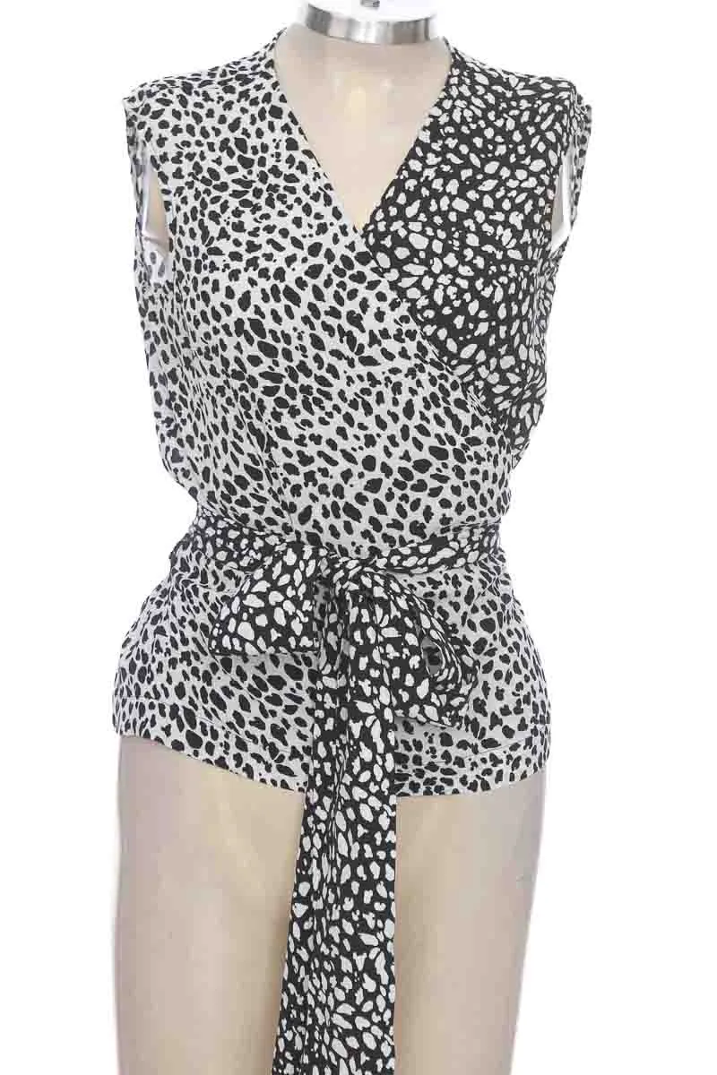 BLUSA COLOR NEGRO  JULIO