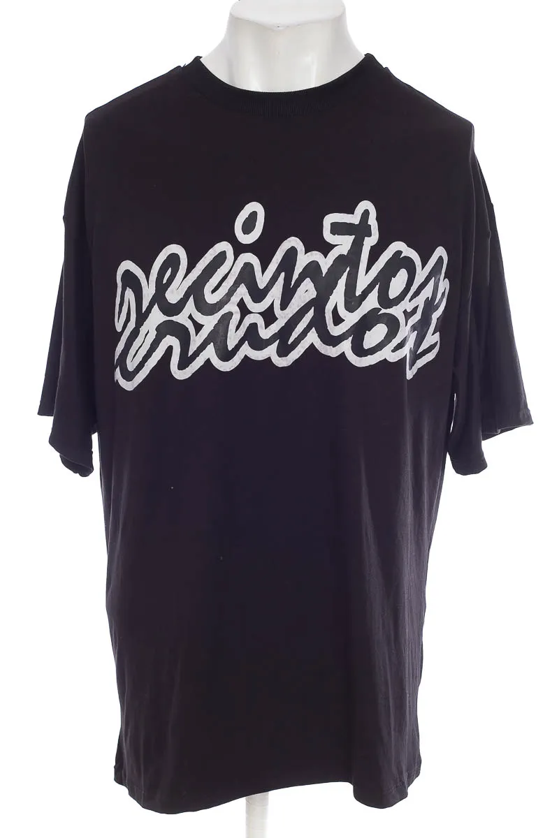 CAMISETA COLOR NEGRO  CLOSEANDO