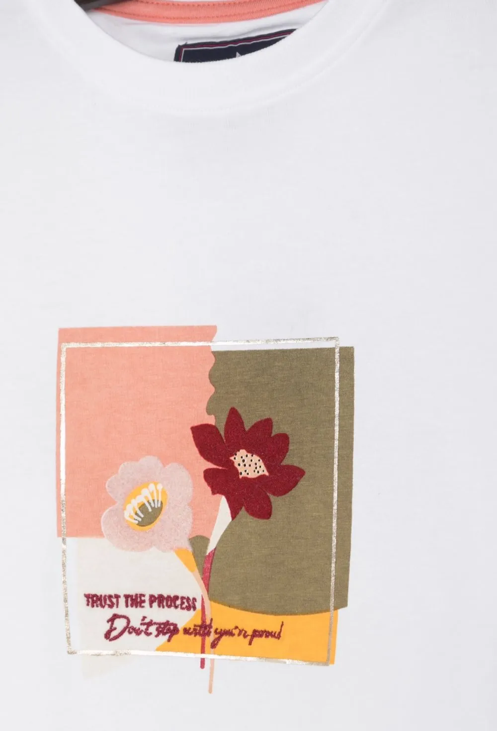 Camiseta de mujer modelo flowers blanca