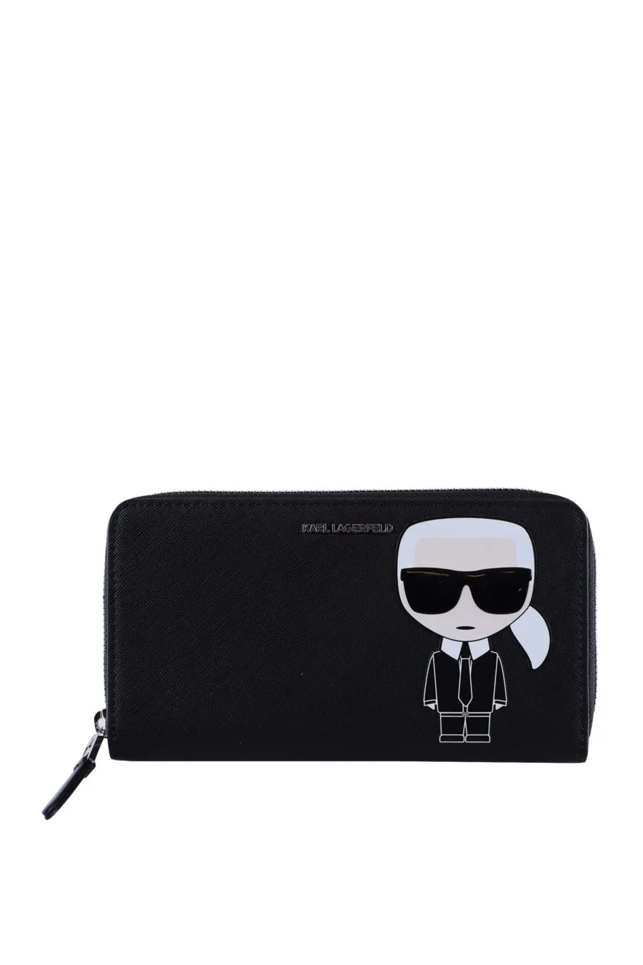 Cartera negra con cremallera y logo de la marca