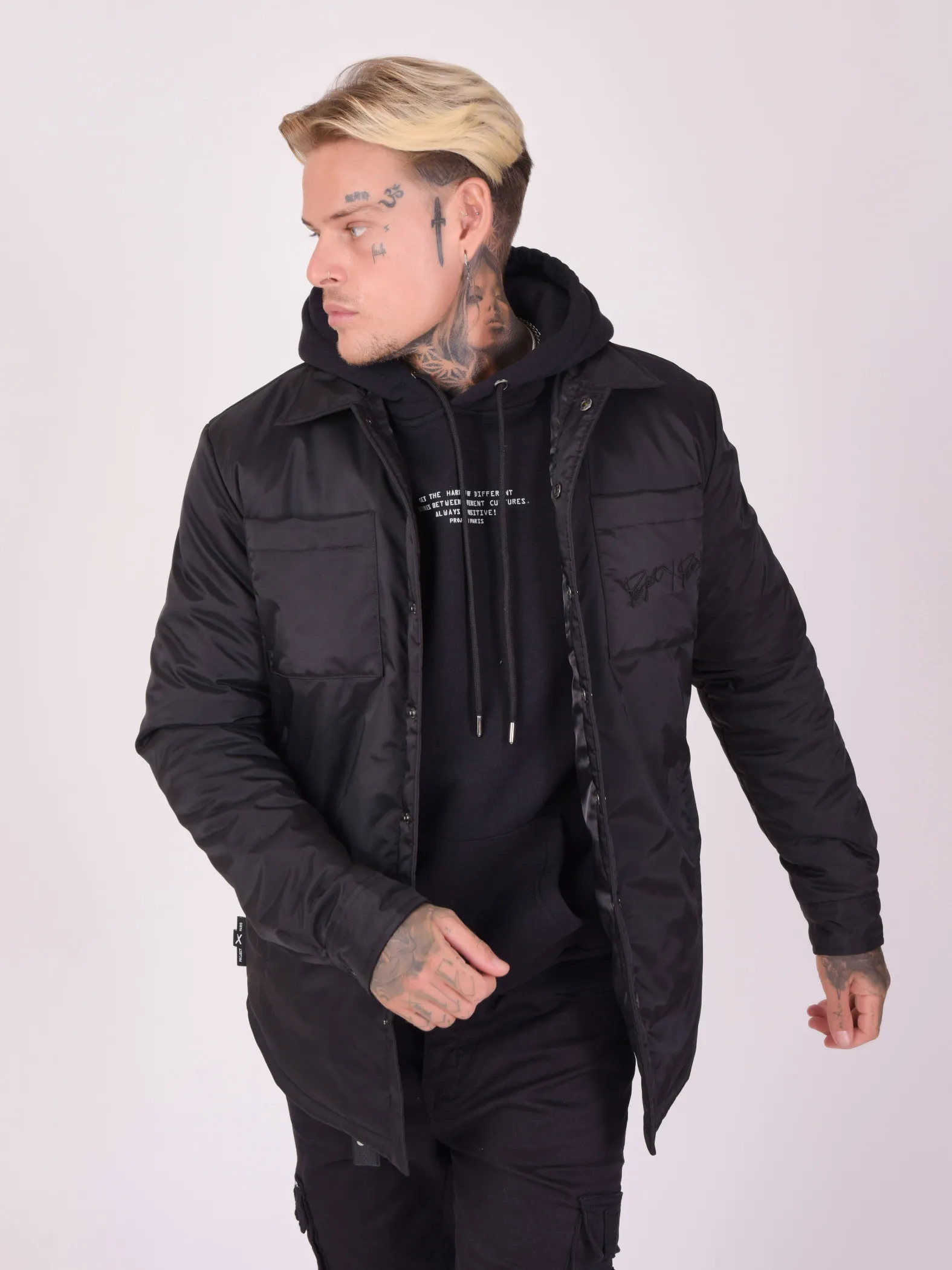 Chaqueta básica con bolsillos