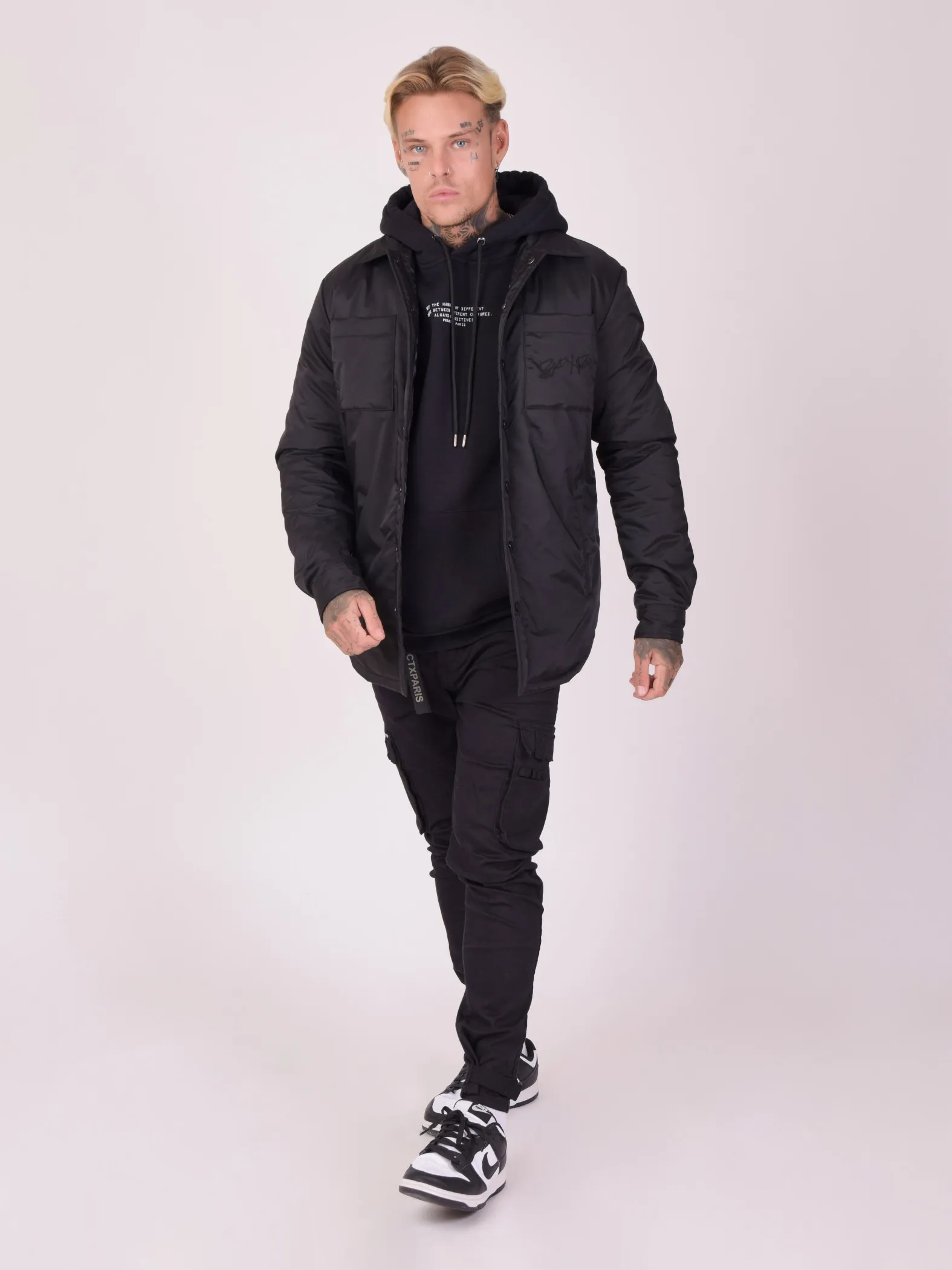 Chaqueta básica con bolsillos