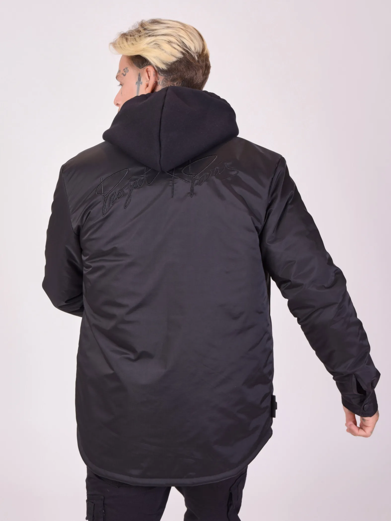 Chaqueta básica con bolsillos