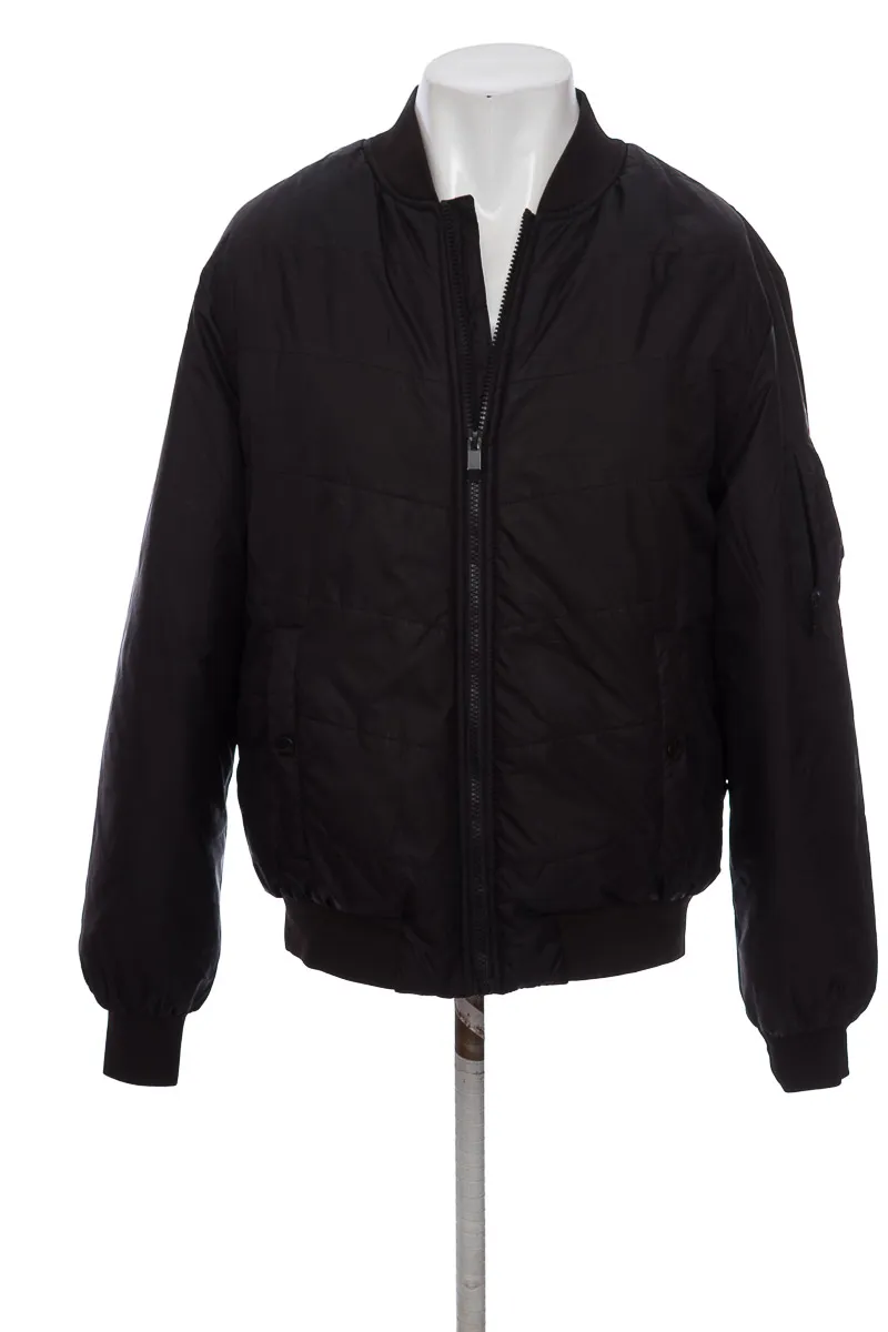 CHAQUETA COLOR NEGRO  KOAJ