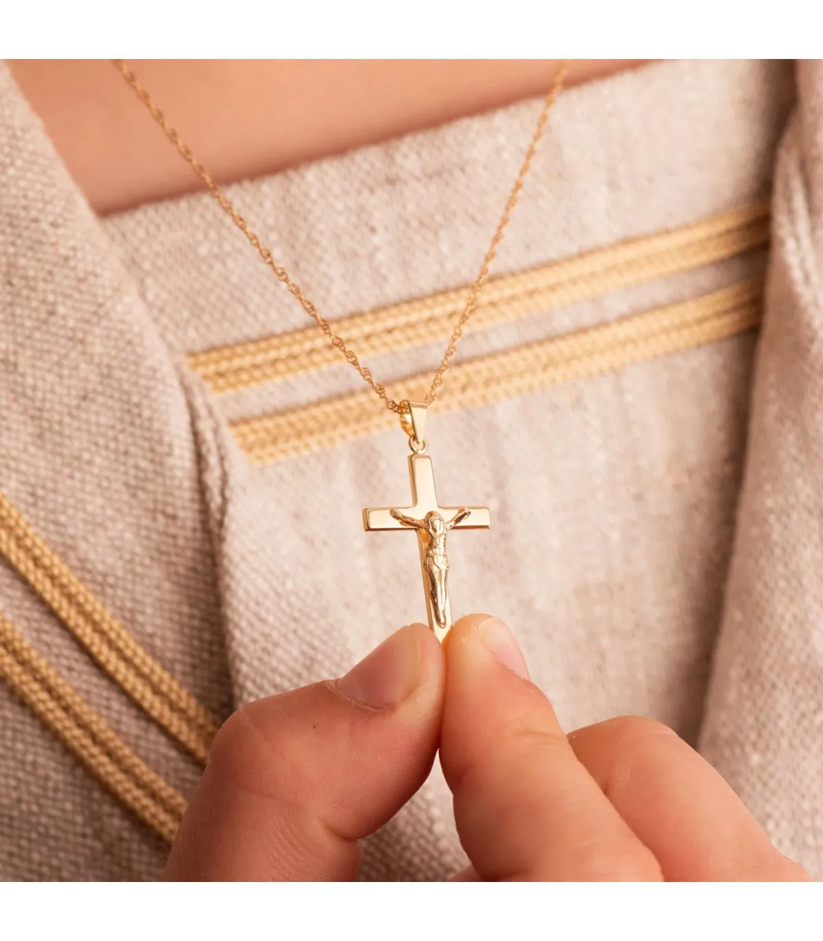 Cruz Cristo palo rectangular 18 Ktes 25mm