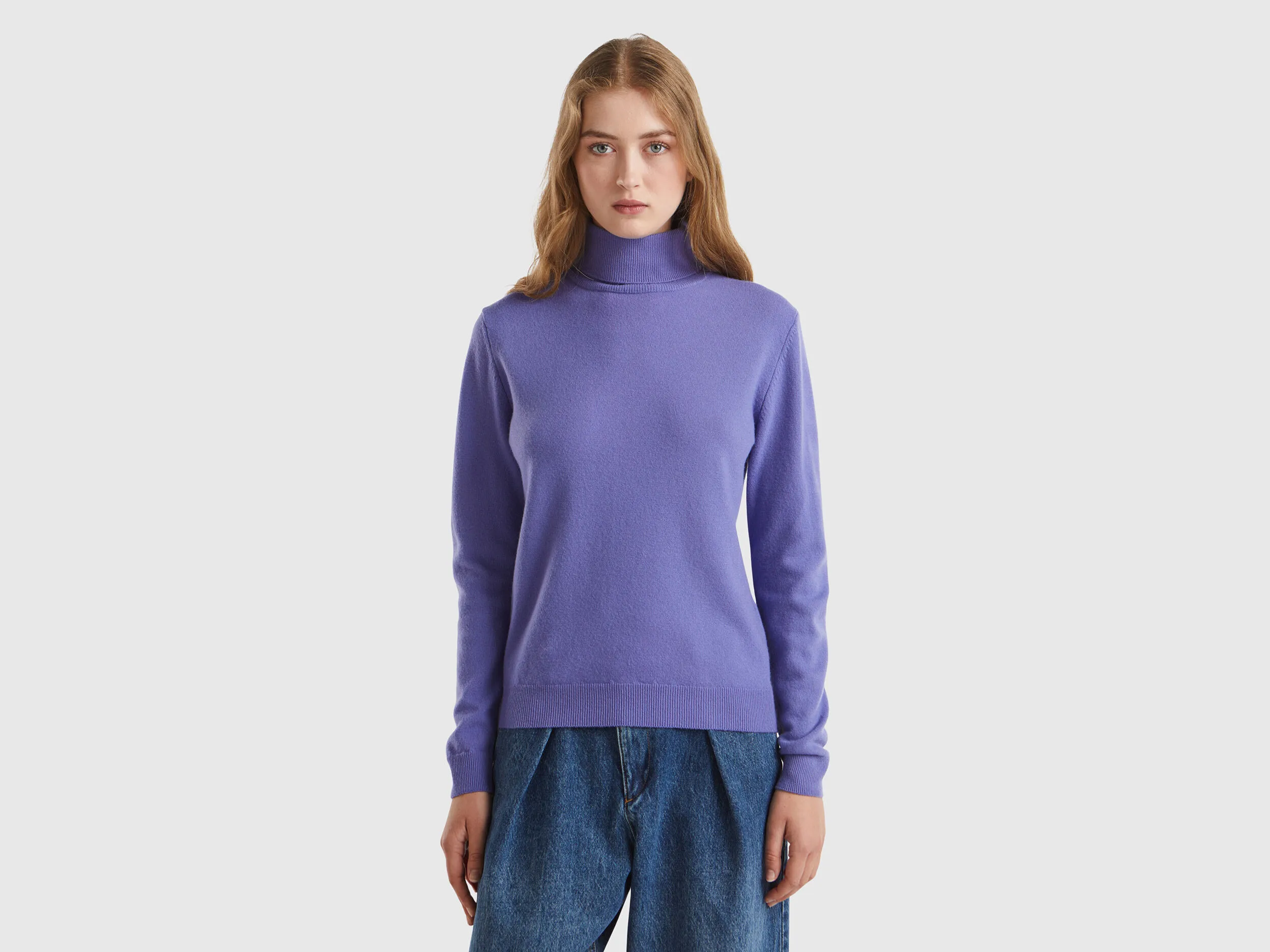Jersey de cuello alto morado en pura lana merina