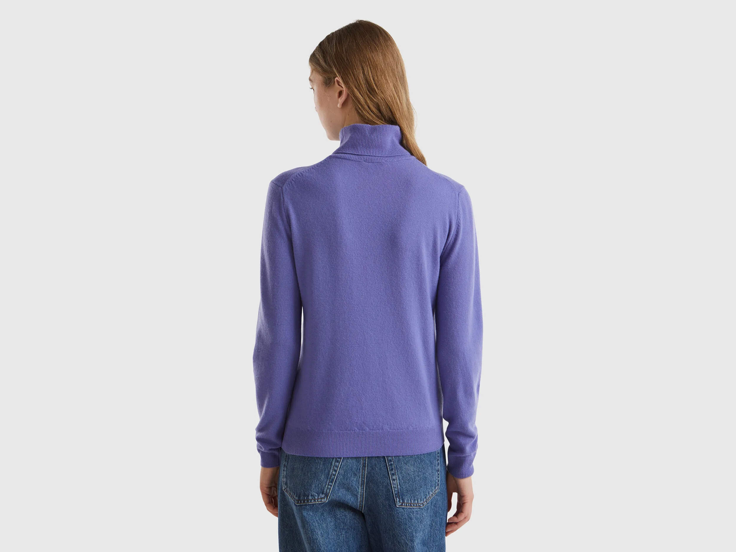 Jersey de cuello alto morado en pura lana merina