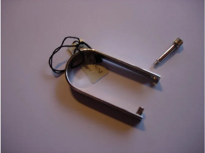 Llavero Yves Saint Laurent en plata de ley. 925 