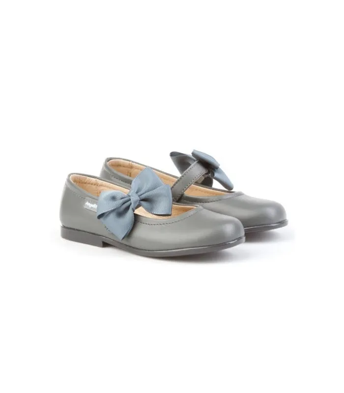 Merceditas piel gris con lazo