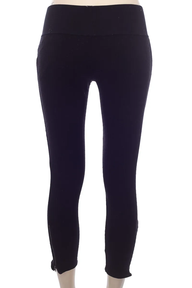 PANTALóN COLOR NEGRO  BASEMENT