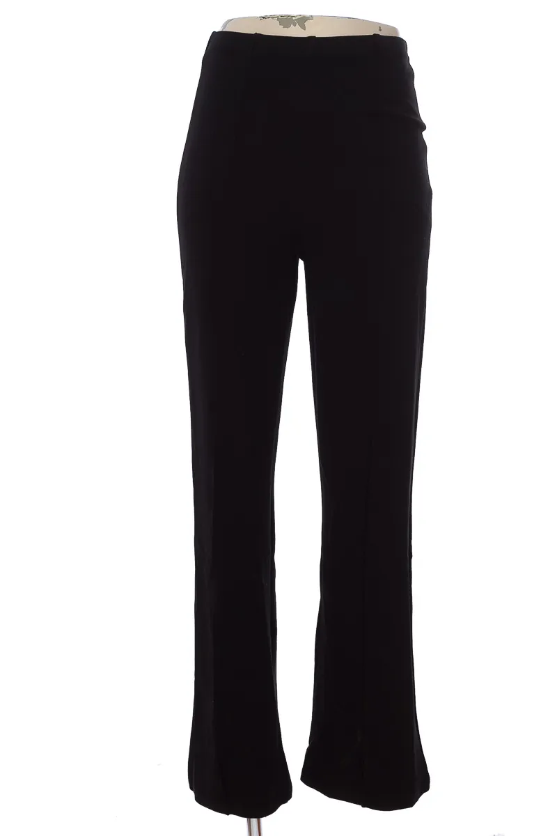 PANTALóN COLOR NEGRO  CLOSEANDO
