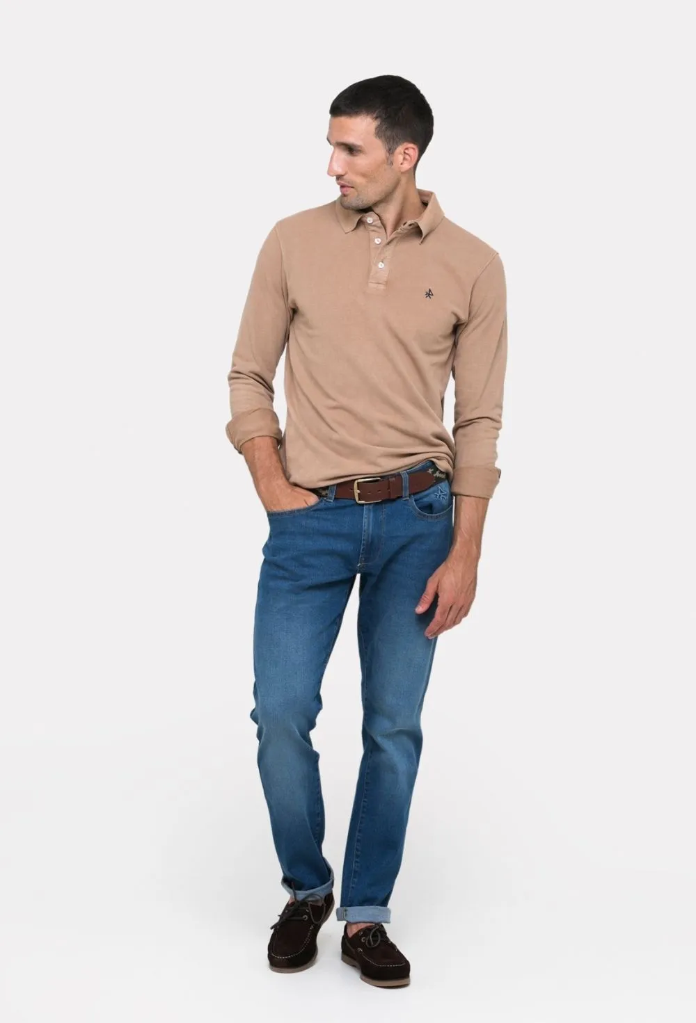 Polo manga larga modelo vintage marrón