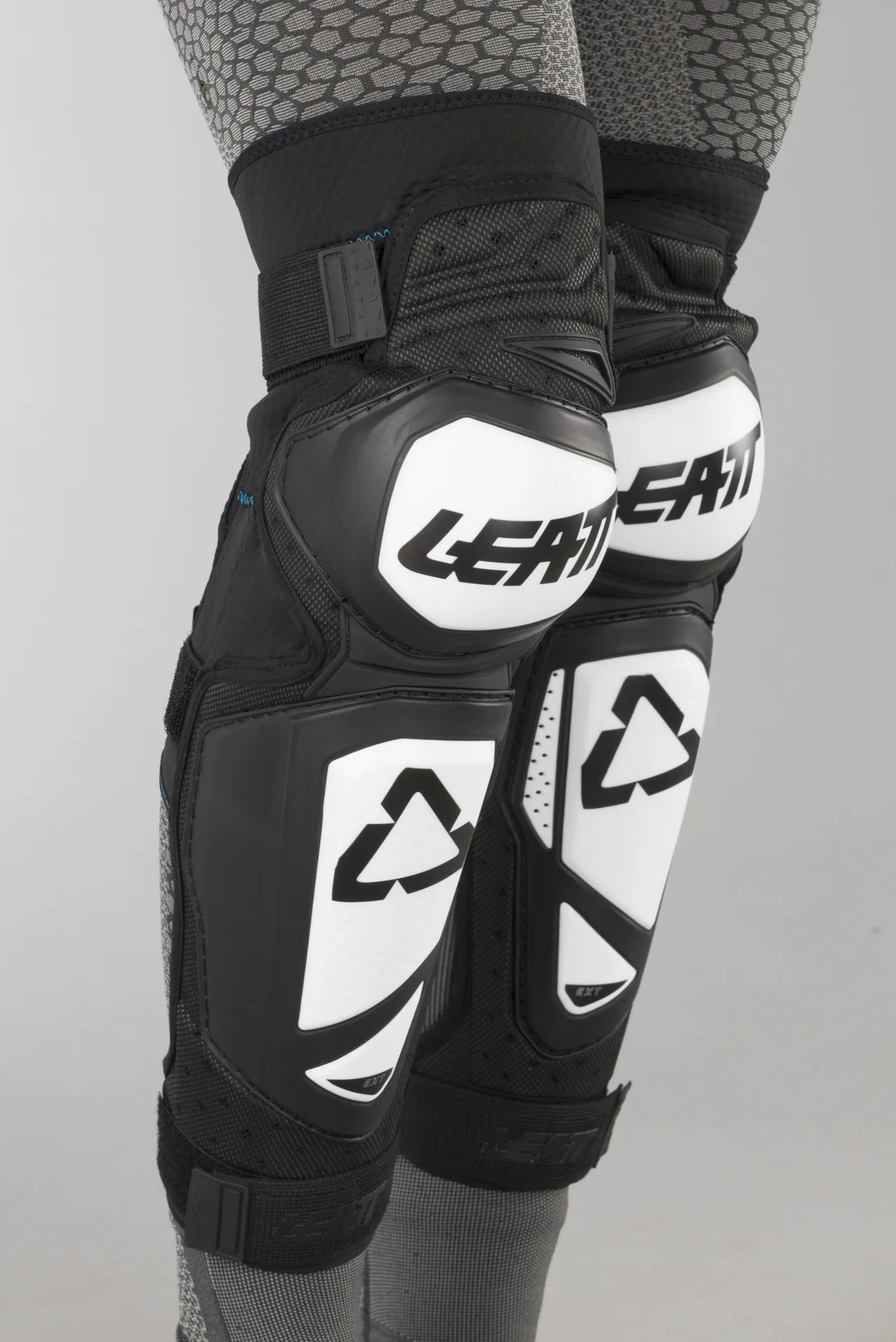RODILLERAS LEATT EXT BLANCONEGRO