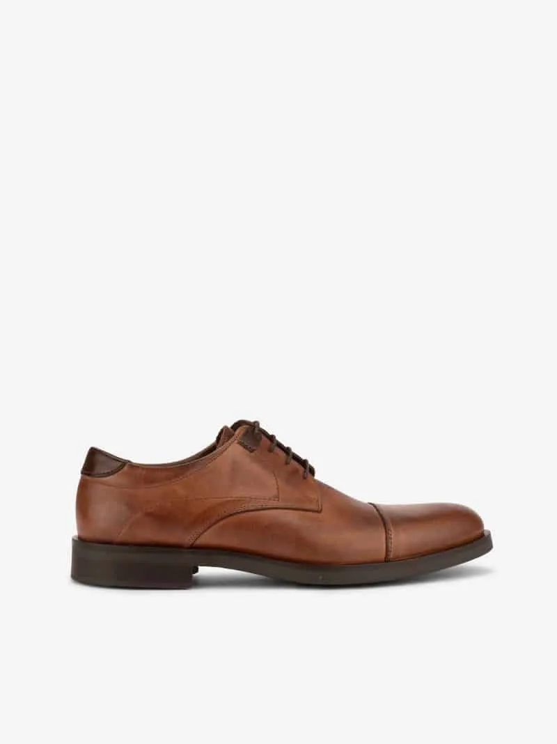 SAPATO DERBY DE ATACADOR EM PELE COM CAP TOE