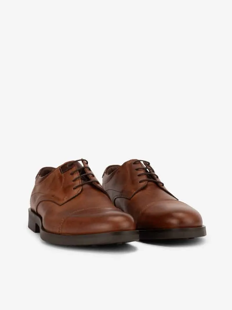 SAPATO DERBY DE ATACADOR EM PELE COM CAP TOE