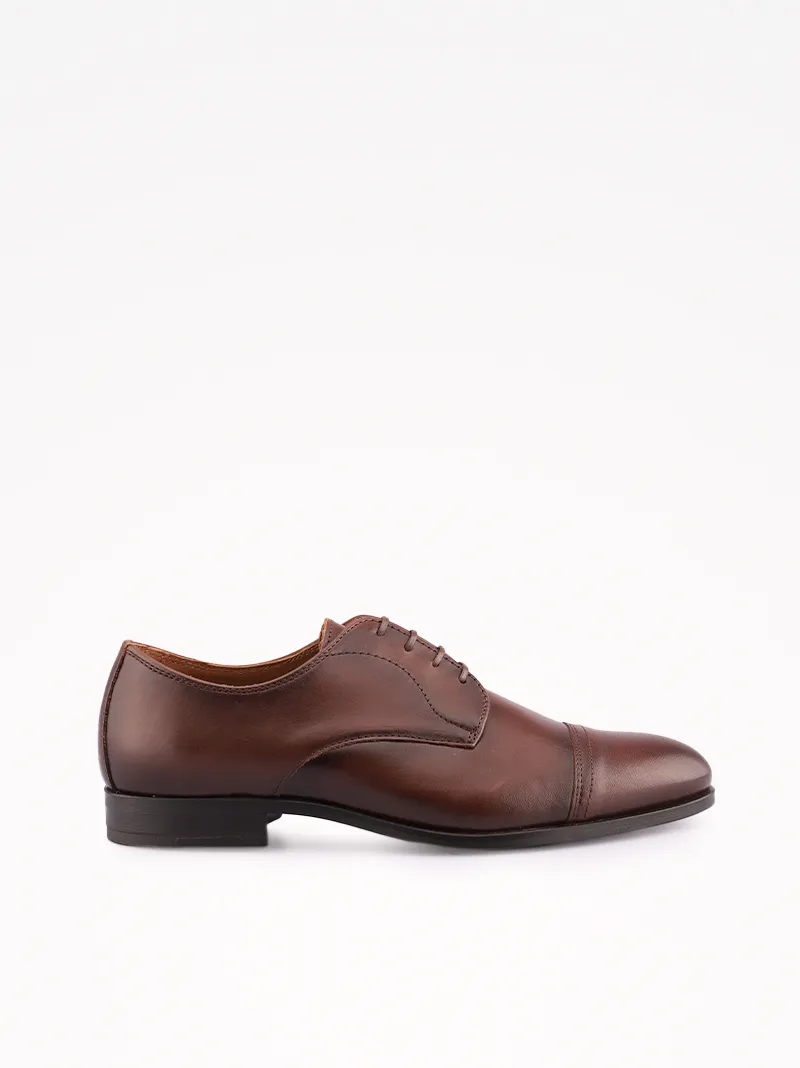 SAPATO DERBY TOSCANINI EM PELE COM CAP TOE