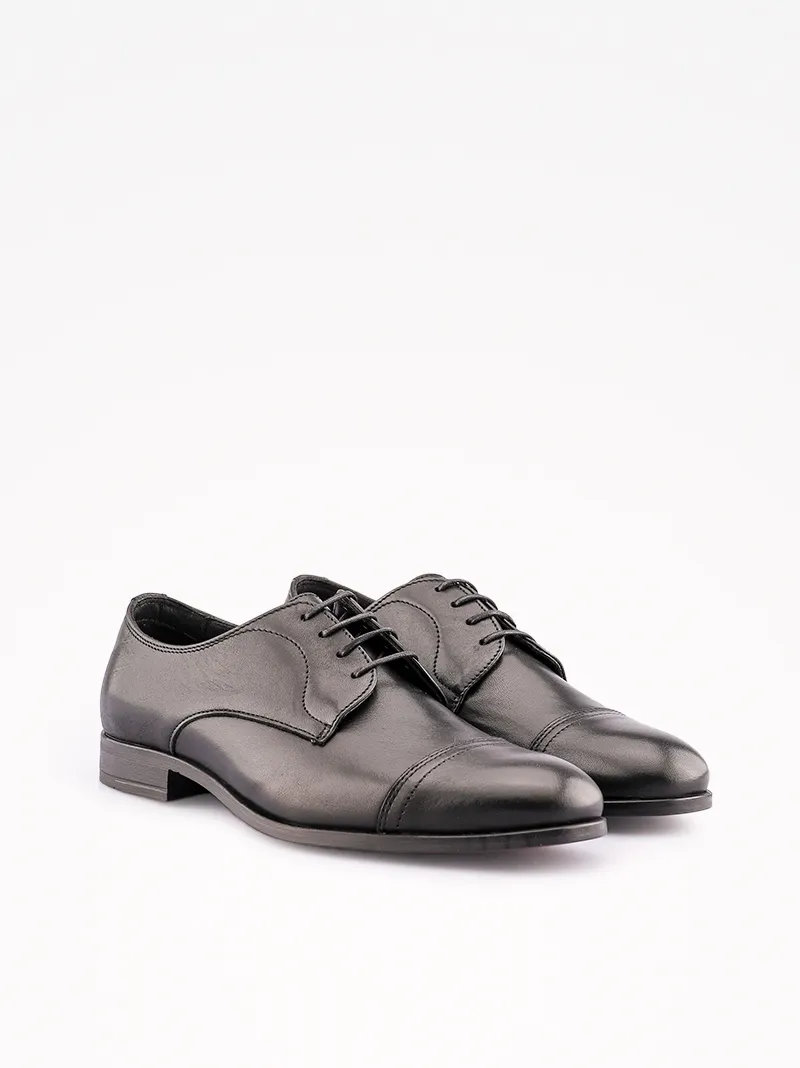 SAPATO DERBY TOSCANINI EM PELE COM CAP TOE