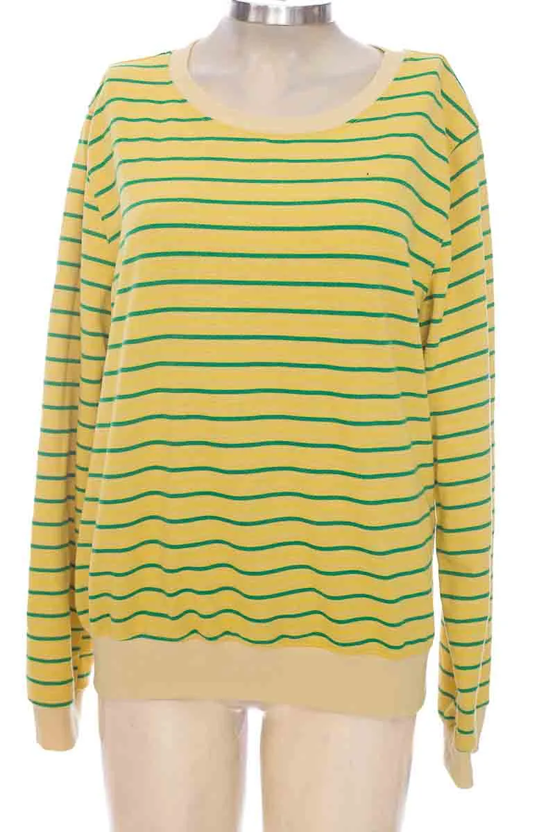 SWEATER COLOR AMARILLO  CLOSEANDO