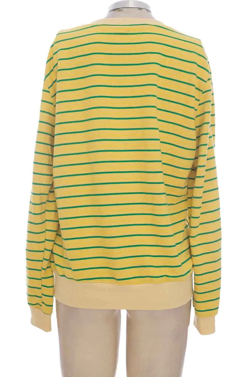 SWEATER COLOR AMARILLO  CLOSEANDO