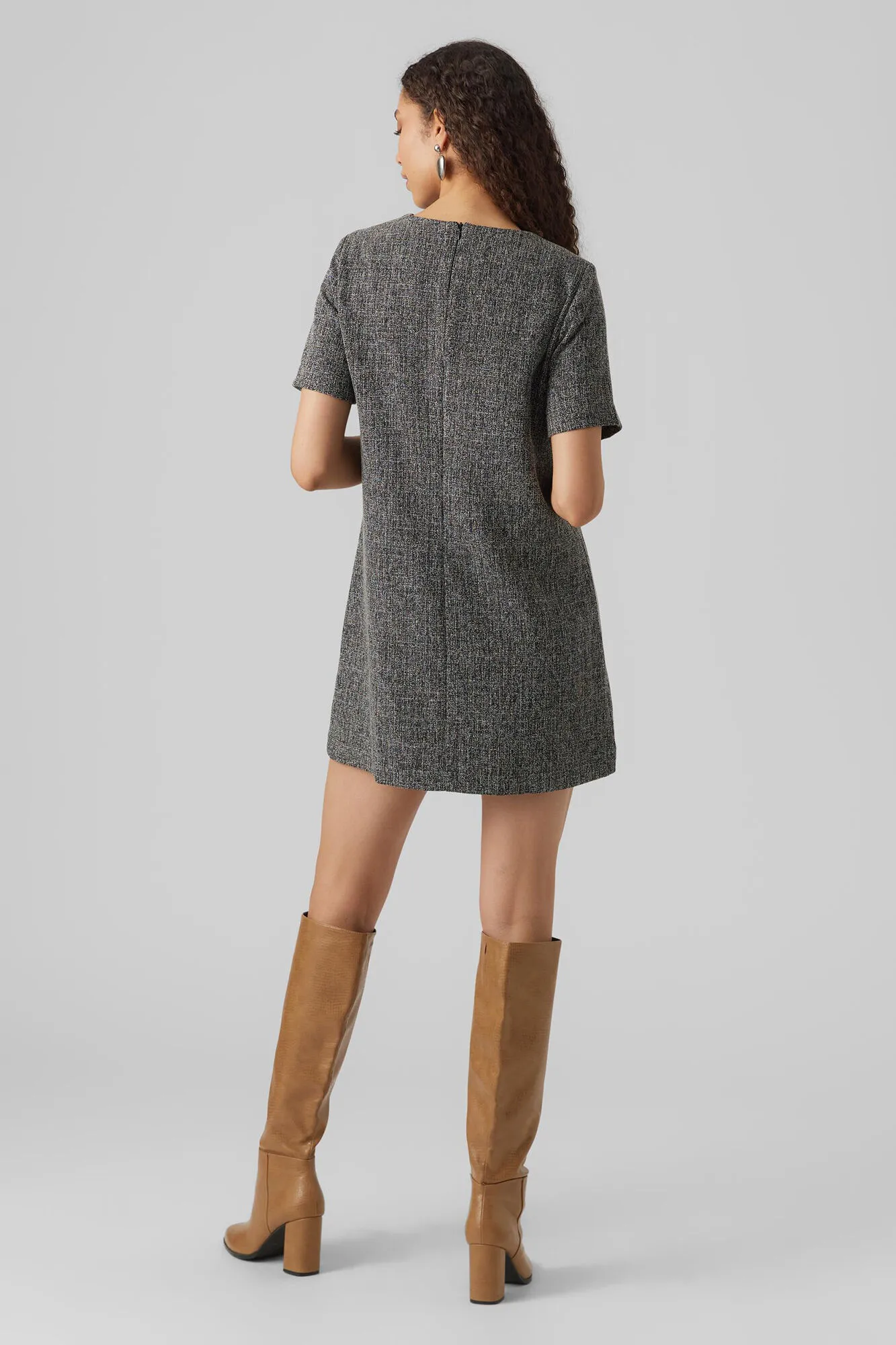 Vero Moda Vestido corto de manga corta