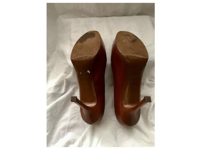 Yves Saint Laurent Bombas YSL Tribute Rive Gauche Castaño 
