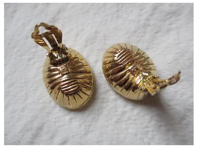 Yves Saint Laurent CLIPS DE CABOCHON . Dorado 
