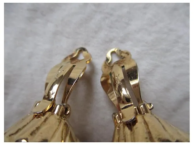 Yves Saint Laurent CLIPS DE CABOCHON . Dorado 