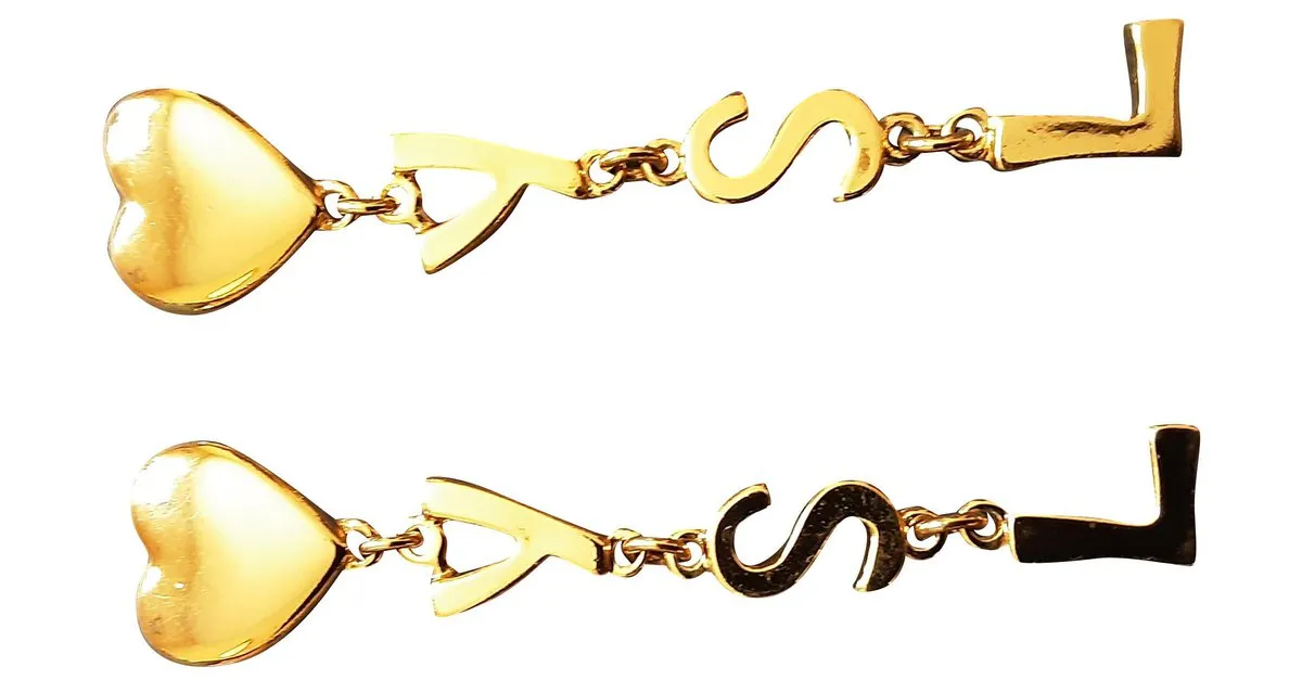 YVES SAINT LAURENT.  Clips de logotipo de letras. Gold hardware 