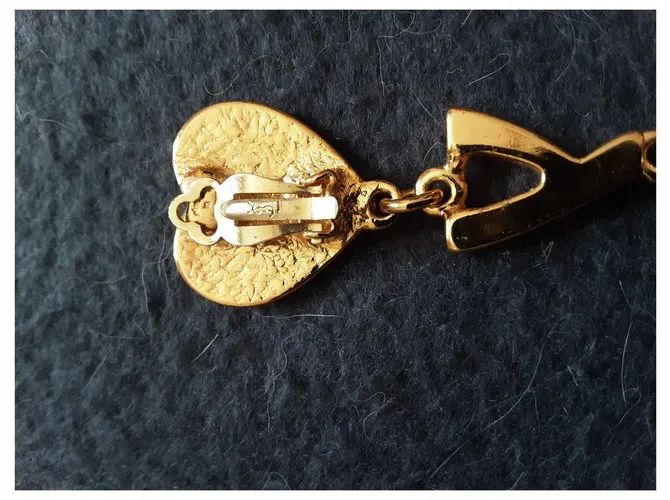 YVES SAINT LAURENT.  Clips de logotipo de letras. Gold hardware 