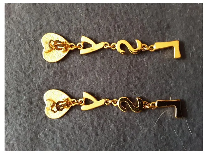 YVES SAINT LAURENT.  Clips de logotipo de letras. Gold hardware 