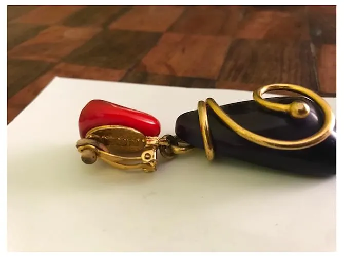 Yves Saint Laurent No conozco el modelo Roja Púrpura 