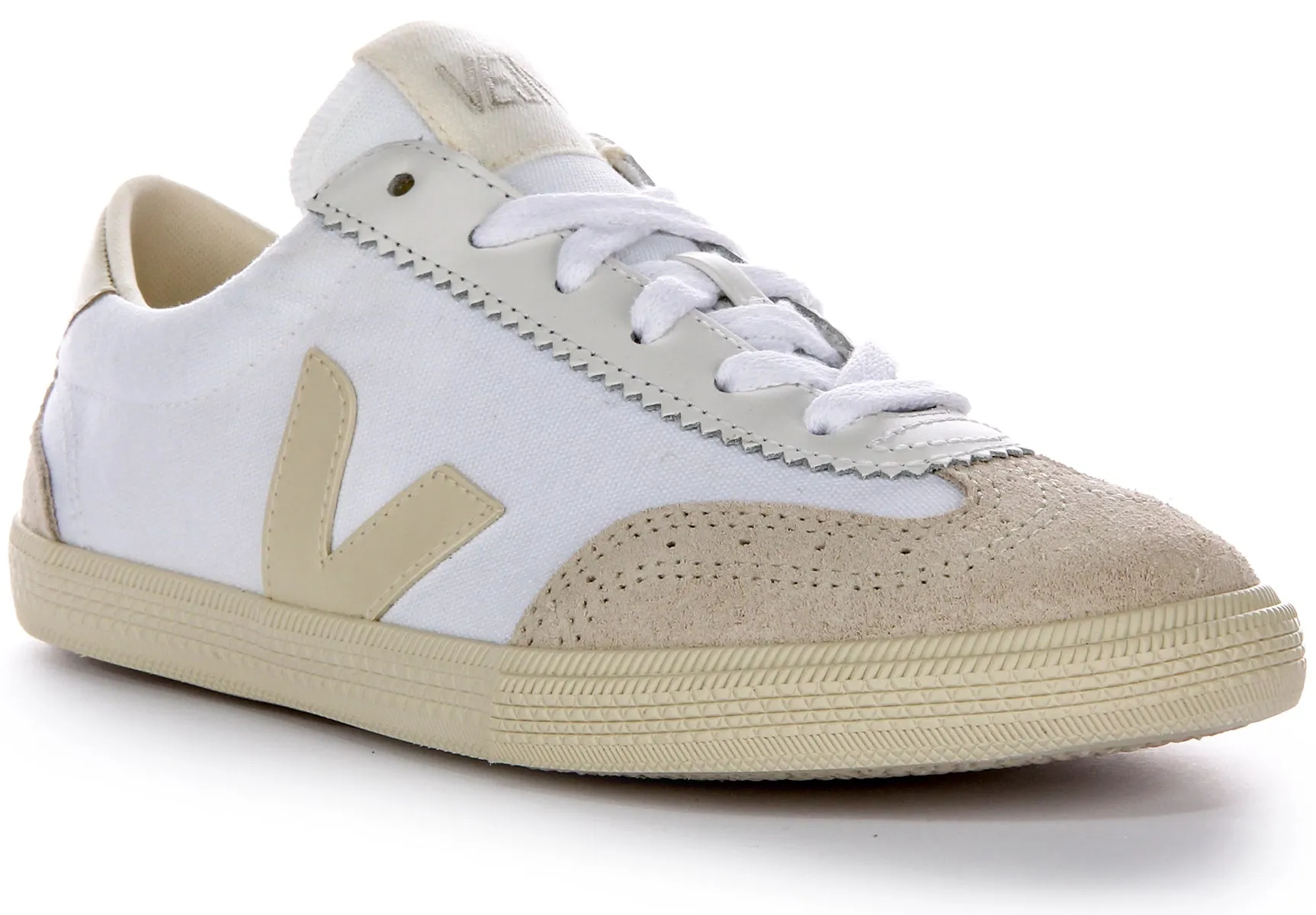 Zapatillas de voleibol de lona y gamuza Veja Volley inspiradas en los años 70 para mujer en blanco