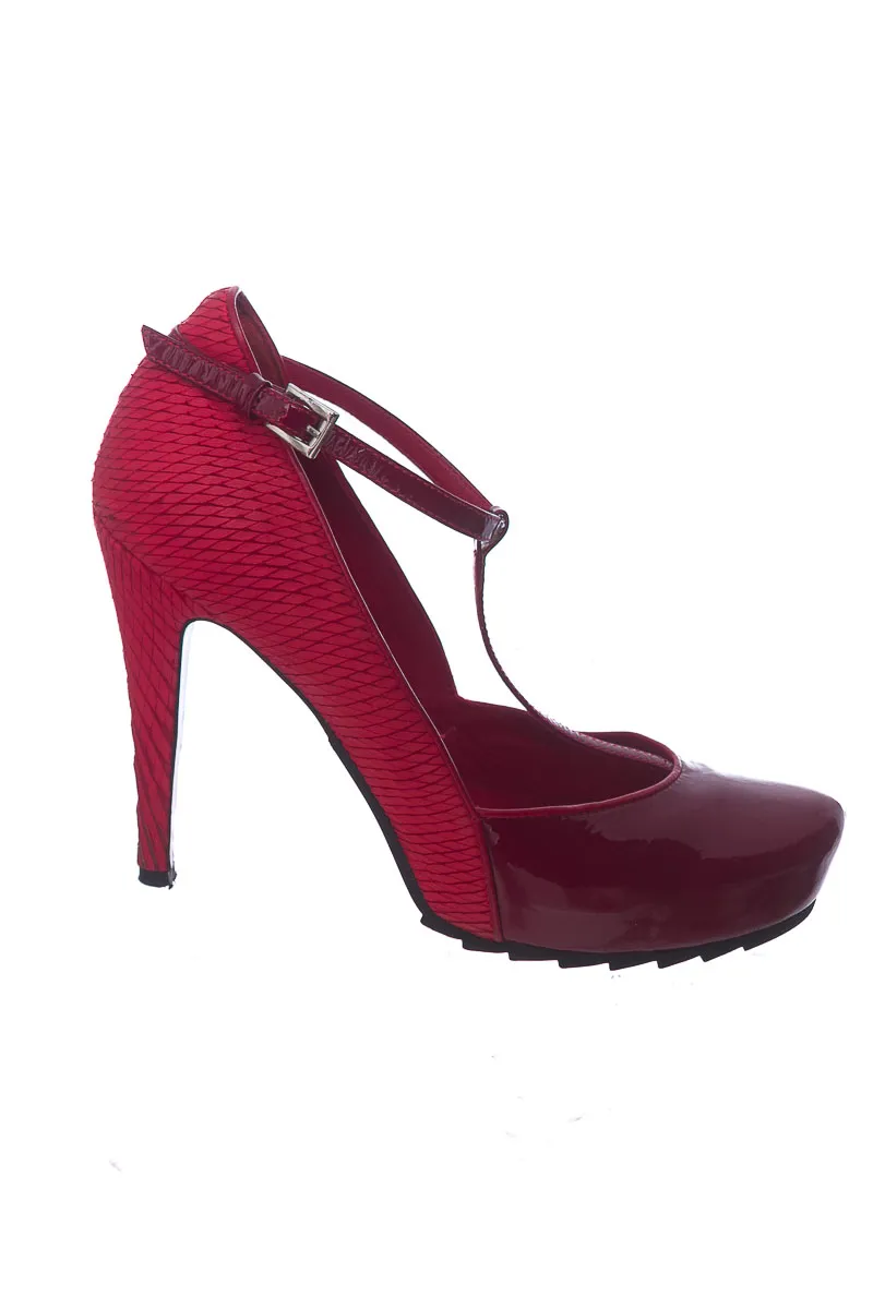 ZAPATOS COLOR ROJO  FANCALTTI